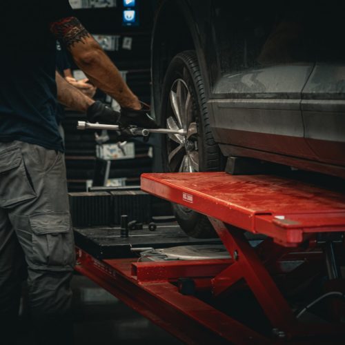 qualità e professionalità pneumatici e servizi auto a Roma